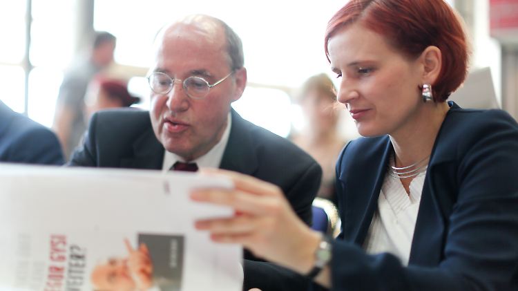 Gysi und Kipping (r.) buhlen abwechselnd um die Zustimmung von SPD und Grünen.