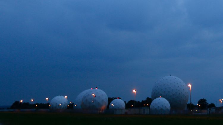 Diese Abhöranlage in Bad Aibling wurde bis September 2004 von der NSA genutzt. Seither überwacht von der nahe gelegenen Mangfall-Kaserne der BND - zum Teil für die NSA.