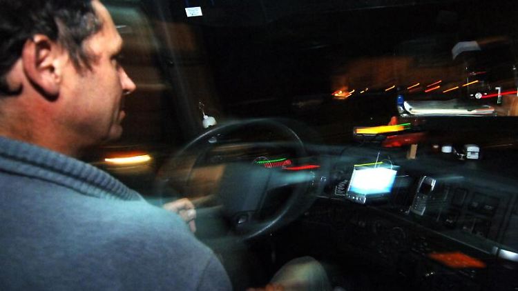 Müde Auto zu fahren ist gefährlich. Ein "mitdenkendes" Auto soll Unfälle aufgrund von Unkonzentriertheit verhindern helfen.