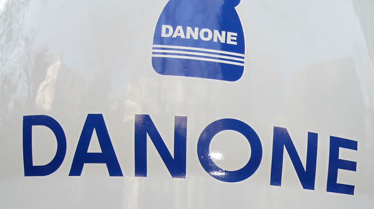 Danone zieht in Asien die Konsequenzen aus dem Molke-Skandal um den Hersteller Fonterra.