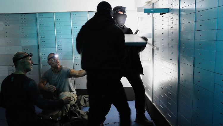 Für den Film wurden in einem Studio in München der Tunnel und der Tresorraum nachgebaut.