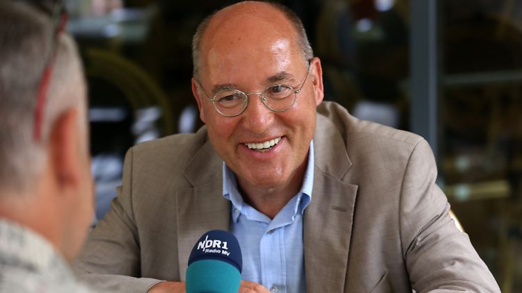 Als Wahlkämpfer bei den Journalisten immer gern gesehen. Linken-Fraktionschef Gysi.