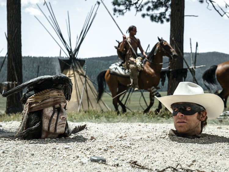 Tonto und der "Lone Ranger" (Armie Hammer) haben so ihre Schwierigkeiten.