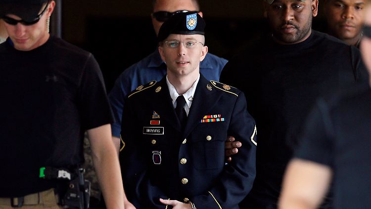 Bradley Manning auf dem Weg zu einer Gerichtsverhandlung.