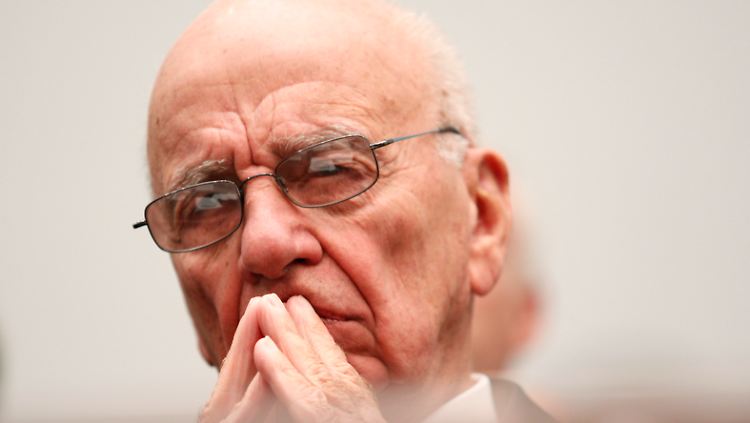 Der 82-Jährige Medienkonglomerat Rupert Murdoch hat alles richtig gemacht bei der Aufspaltung von News Corp: In einer Firma sind die elektronischen Medien gebündelt, dazu zählt auch die Beteiligung am Bezahlsender Sky Deutschland. In einer zweiten ist das Verlagsgeschäft untergebracht mit dem Flaggschiff "Wall Street Journal". Nur dieser Zweig heißt weiterhin News Corp.