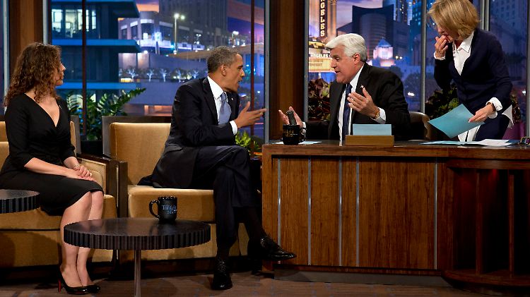 Autonarr Leno, der in wenigen Monaten seinen Abschied vom TV nimmt, bekam von Obama am Ende ein Modell seiner Präsidentenlimousine "Beast" geschenkt.