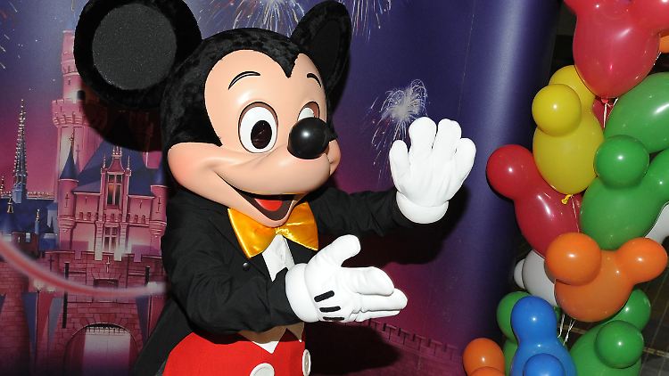 Antti Tuomainens zweites Koskinen-Buch "Das Elch-Paradoxon" entführt in die skurrile Welt der finnischen Abenteuerparks, die nicht mit den klassischen Freizeitparks á la Disneyland vergleichbar sind, sich in Finnland aber einer sehr großen Beliebtheit erfreuen.