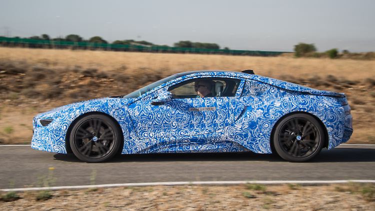Den größten Angstmacher der Elektromobilität, die Reichweite, meistert der i8 mit beruhigenden 500 Kilometern.