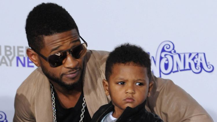 Usher mit seinem Sohn bei einer Filmpremiere im Februar 2011 in Los Angeles.