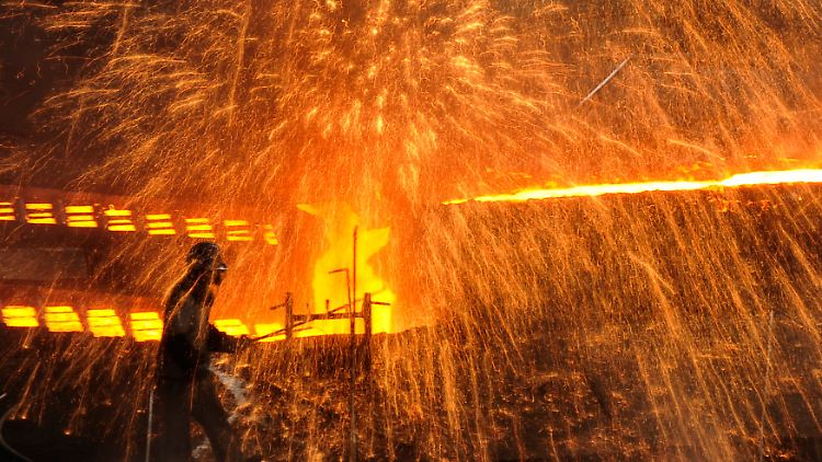 Die heißen Zeiten in der Stahlbranche sind erst einmal vorbei. 2014 soll es aber wieder aufwärts gehen - dank den Märkten in Nordamerika und Asien, wie die Stahlkonzerne hoffen.