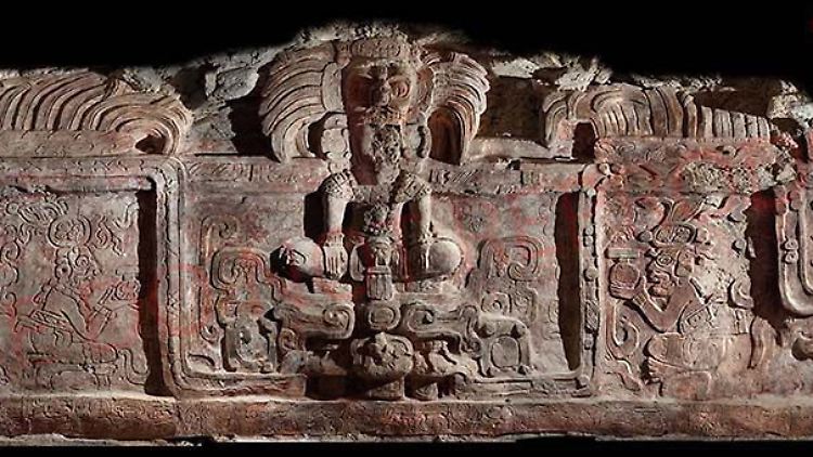 Das Maya-Relief ist acht Meter lang und zwei Meter hoch.