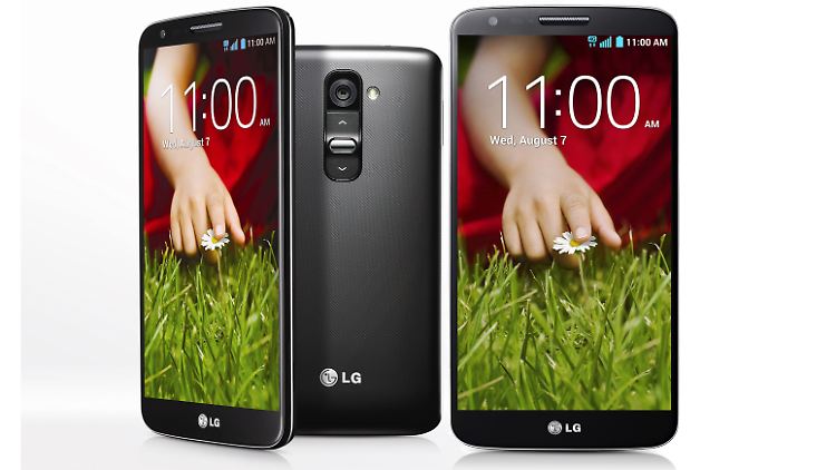 Das LG G2 hat die wichtigsten Tasten auf der Rückseite und ein 5,2 Zoll großes Full-HD-Display mit einem sehr schlanken Rahmen.