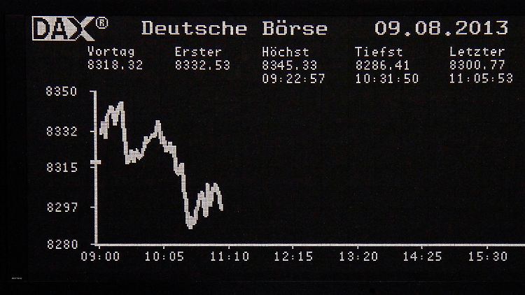So sah die Frankfurter Börsenwelt am Freitagvormittag aus: Händler berichten von dünnen Umsätzen und entsprechend fragilen Kursauschlägen in einem hochsommerlichen Börsenumfeld.
