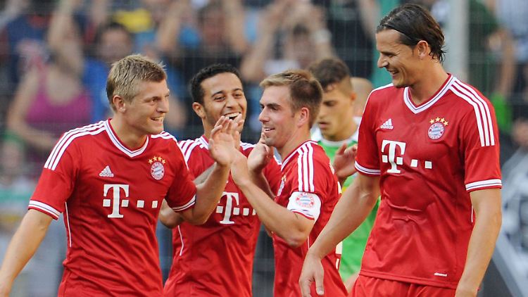 Da lachen sie: Die Bayern beim Testspiel gegen Mönchengladbach.