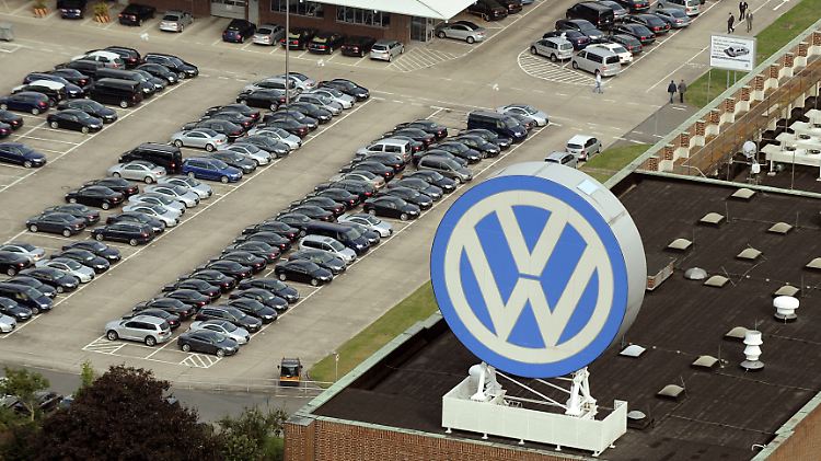 Seltenes, lokal begrenztes Naturereignis: Hagelkörner, die Autoscheiben beschädigen können.
