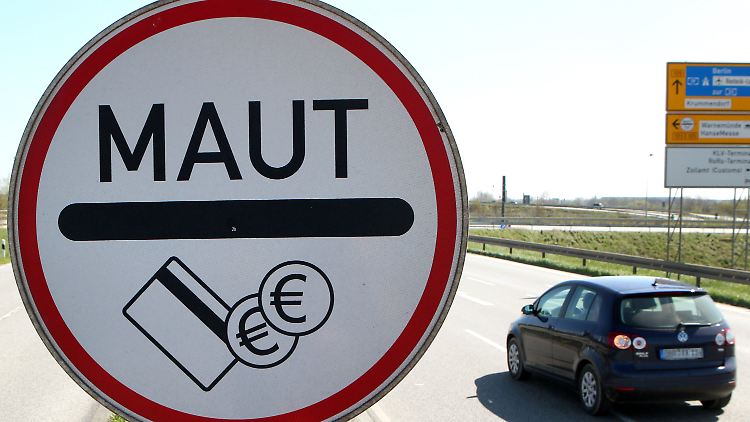 So wie hier am - privat betriebenen - Warnowtunnel in Rostock soll nach dem Willen der CSU bald auch auf deutschen Autobahnen Maut erhoben werden.