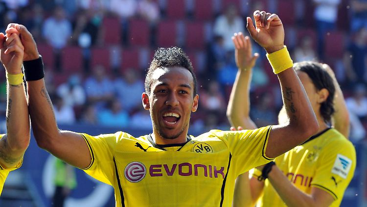 Neuzugang Aubameyang macht Trainer, Fans und Mitspielern schon im ersten Bundesliga-Spiel Spaß.