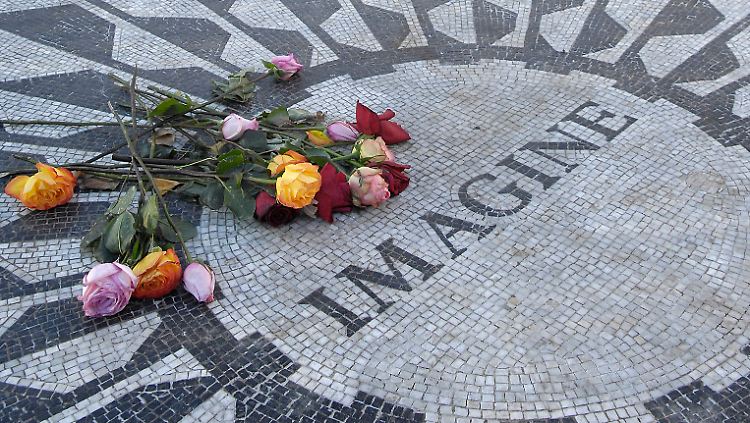In New York erinnert ein Mosaik an John Lennon.