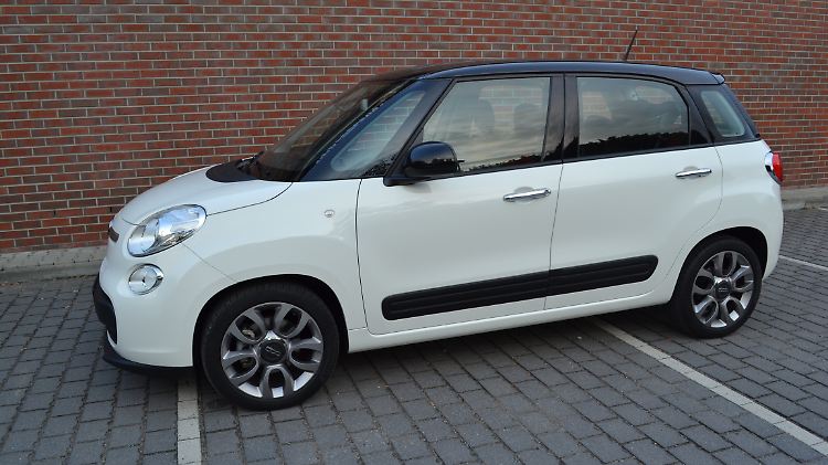 Der Fiat 500 L hat viele Eigenschaften des 500 übernommen, ist aber  im Außen- und Innendesign ein eigenständiges Fahrzeug geworden.