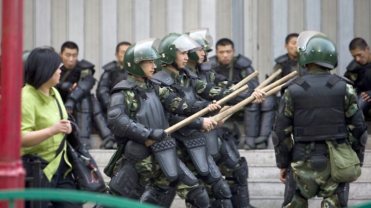 Soldaten sollen in Xinjiang weitere Aufstände verhindern. 