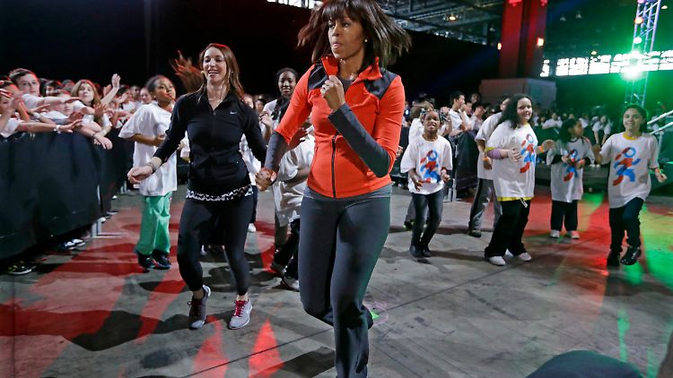 Let's move! heißt die von Michelle Obama gegründete Initiative. Und sie geht mit gutem Beispiel voran.