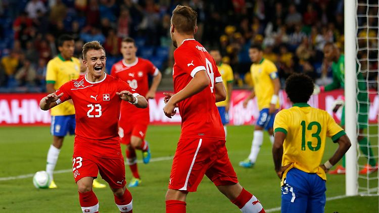 Doppelt schön: Um Brasilien zu schlagen, mussten die Schweizer nicht einmal selber treffen. Das einzige Tor erzielte Dani Alves.
