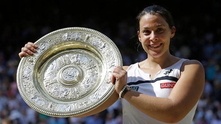 Im Endspiel von Wimbledon schlägt Bartoli ihre Gegnerin Lisicki klar mit 1:6, 4:6.