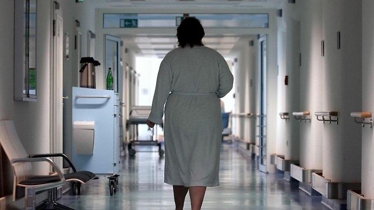 Ein schnelleres Forderungsmanagement könnte nach Ansicht von PwC schon viele der Finanzprobleme der öffentlichen Krankenhäuser lösen.