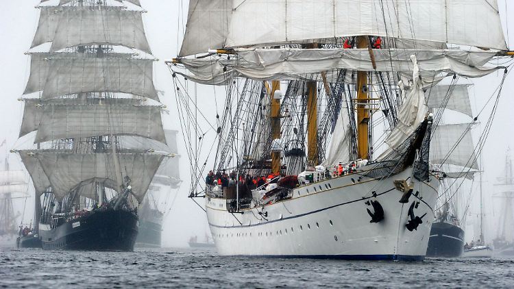 Zweifelhäfte Klänge auf der Gorch Fock (re.).