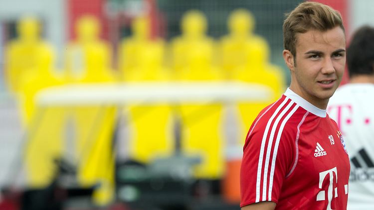 Der richtige Mario Götze trainiert nach seinem Muskelbündelriss wieder mit der Mannschaft und hat noch einen Vertrag bis 2017.
