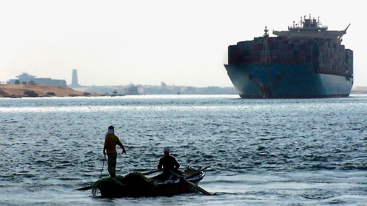 Nadelöhr des weltweiten Warenverkehrs: Durch den Suezkanal beziehen Europa und die USA einen Teil ihrer Rohölversorgung.