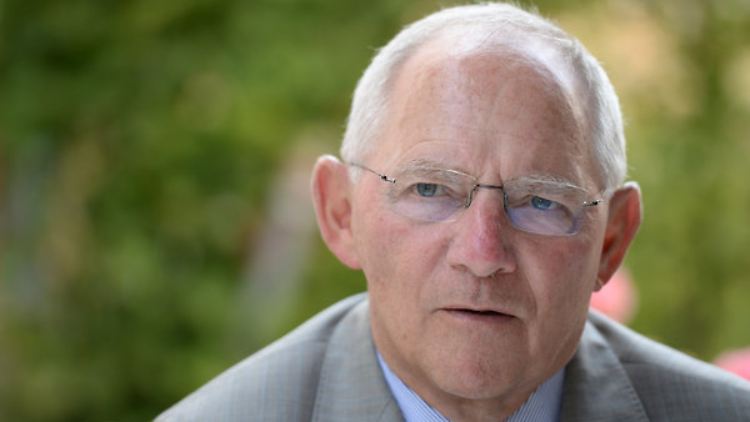 Finanzminister Wolfgang Schäuble hat in der Krise Ausgaben gespart - dank niedriger Zinsen.