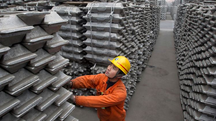Alu-Ingots im Hafen von Qingdao: Das Leichtmetall kommt unter anderem im Flugzeug- und Fahrzeugbau zum Einsatz.
