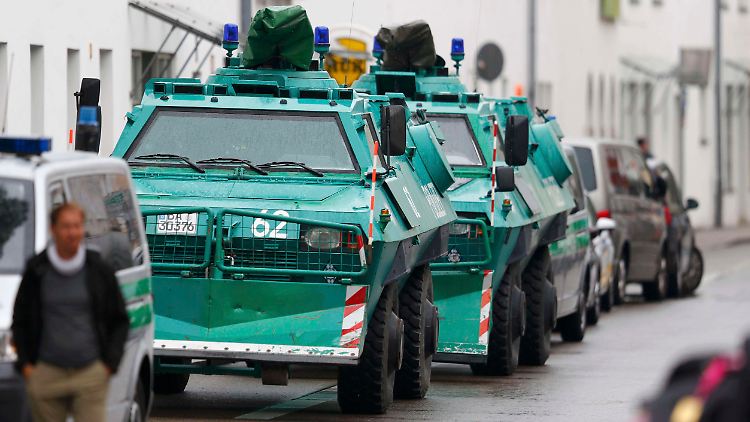 Die Polizei fährt schwer auf.