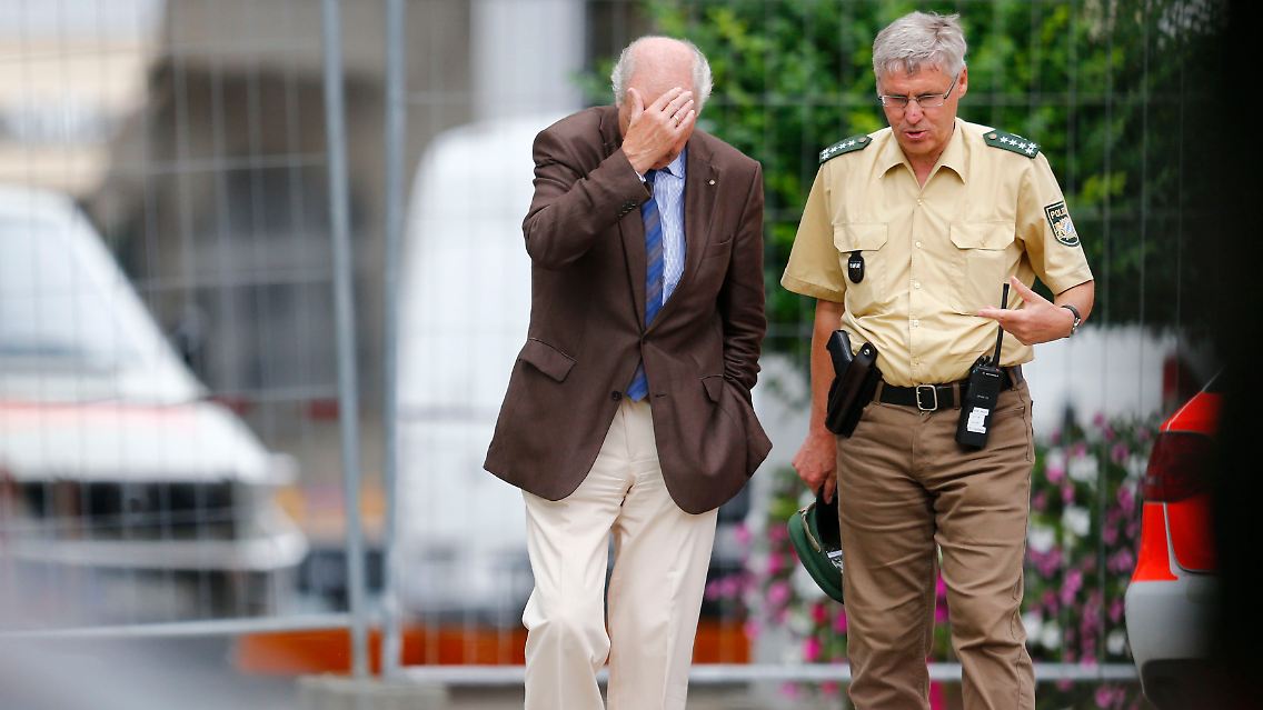 2013-08-19T145625Z_4541573_LR1E98J15HR3V_RTRMADP_3_GERMANY-HOSTAGES.JPG1694436382738610460.jpg