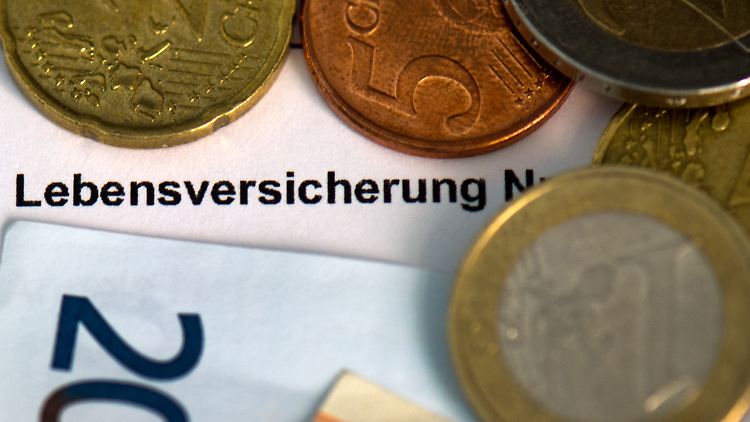 Bislang noch ein gutes Geschäft für den Finanzvertrieb: Wer Lebensversicherungen vermittelt, kann teils noch mit ansehnlichen Provisionen rechnen.