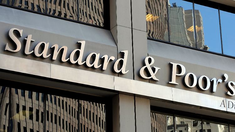 S&P sieht regulatorische und rechtliche Unsicherheiten.