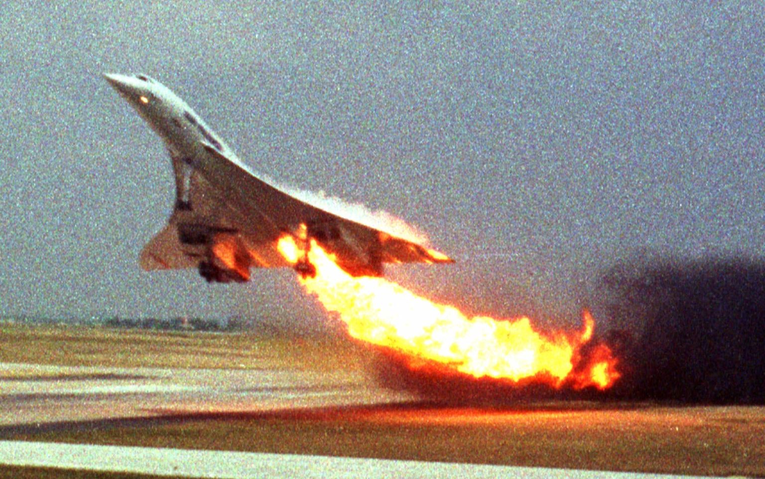 Der Feuerball über Gonesse kündigt einen der tragischsten Momente in Frankreichs Luftfahrtgeschichte an: Die Concorde ist noch keine Minute in der Luft, da steht sie schon in Flammen.