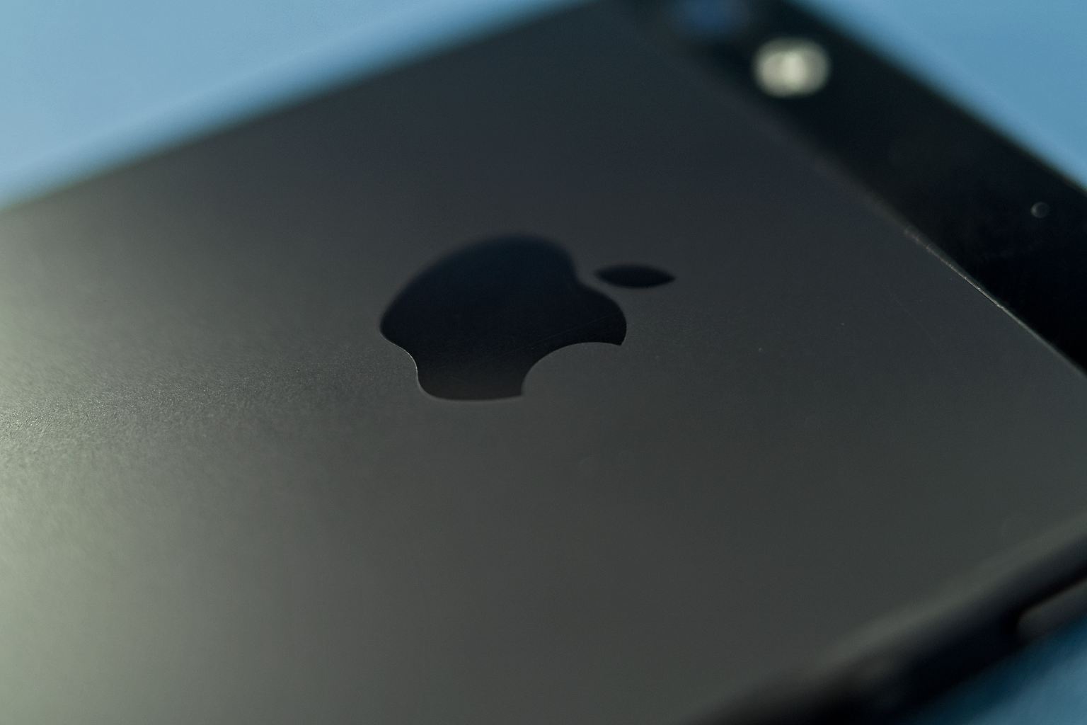 Apple stellt schon bald neue iPhone-Modelle vor: das iPhone 5S, dessen Bezeichnung Apple indirekt über seine französische und ungarische Zubehör-Seiten bestätigte ...