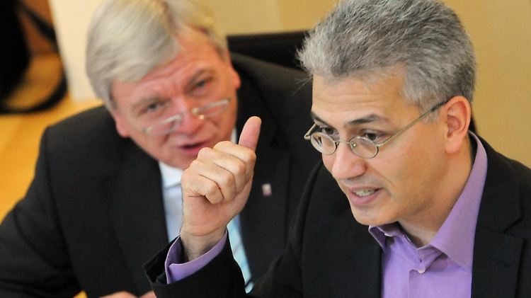 "Die Union ist keine andere, sie versucht nur eine andere Öffentlichkeitsarbeit zu machen", sagt Tarek Al-Wazir über die CDU unter Führung von Volker Bouffier.