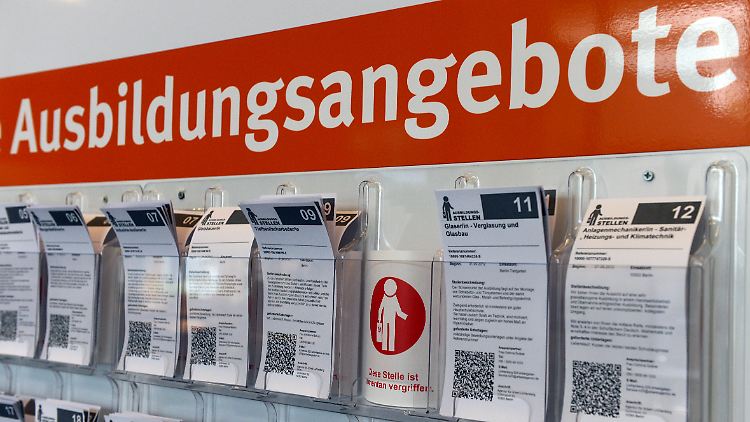 Fast 550.000 Jugendliche haben 2012 einen Ausbildungsvertrag unterschrieben.