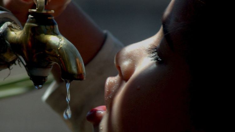 Unzählige Menschen auf der Welt haben keinen Zugang zu sauberem Trinkwasser. Das "Tap Project" von Unicef will Abhilfe schaffen - derzeit auch mit einer App plus Sponsor.
