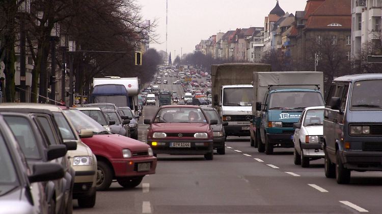 Wer kennt das nicht?: Viele Autos, wenig Parkplätze.