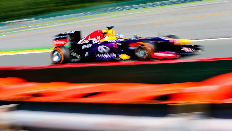 Sebastian Vettel fährt schon wieder vorneweg.