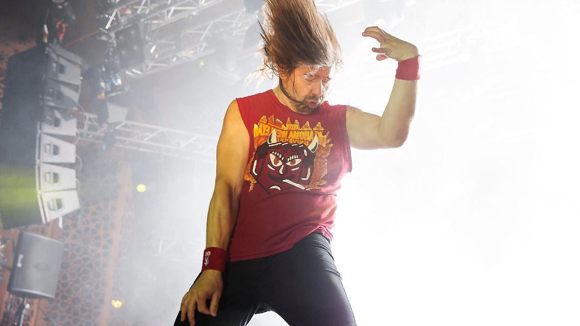 2013-08-23T203339Z_851774715_GM1E98O0CE901_RTRMADP_3_FINLAND-AIRGUITAR.JPG5768789541402785504.jpg