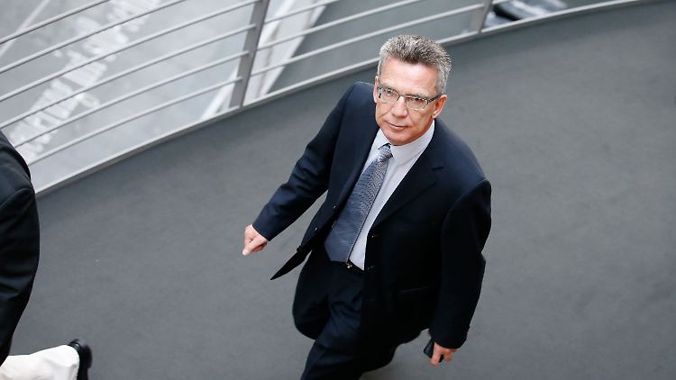 Verteidigungsminister Thomas de Maizière will erst spät von den Euro-Hawk-Problemen erfahren haben.
