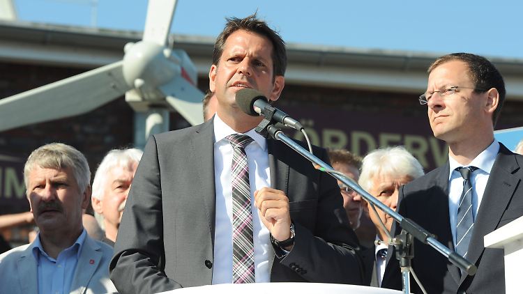 Niedersachsens Wirtschaftsminister Olaf Lies in Cuxhaven.