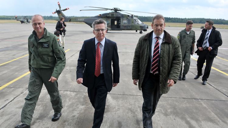 Minister de Maizière setzt auf den Hubschrauber NH90. Künftig wohl auch bei der Marine.