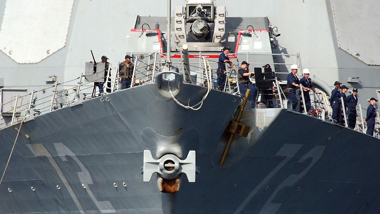 Das Foto der US Marine zeigt den Lenkwaffen-Zerstörer USS Mahan (DDG 72) in der Souda Bucht vor Kreta in Griechenland.
