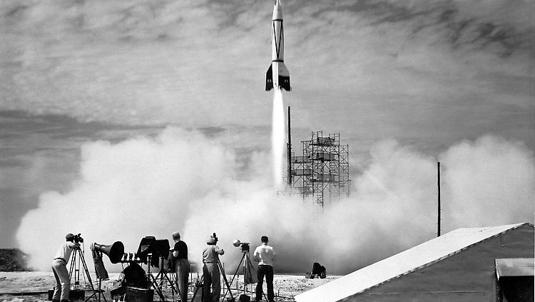 Am 24. Juli 1950 startet die erste Rakete von Cape Canaveral ins All.